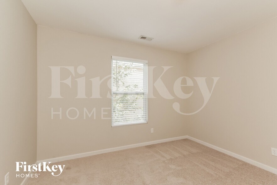 Building Photo - 2013 Dunsmore Ln