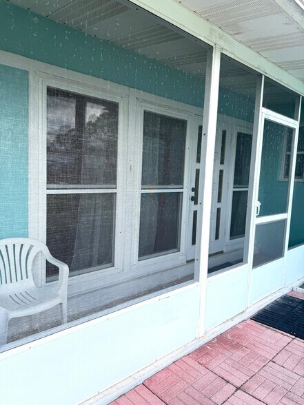 Building Photo - 121 S Naranja Ave