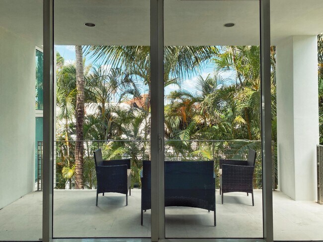 Building Photo - 243 Venetian Dr