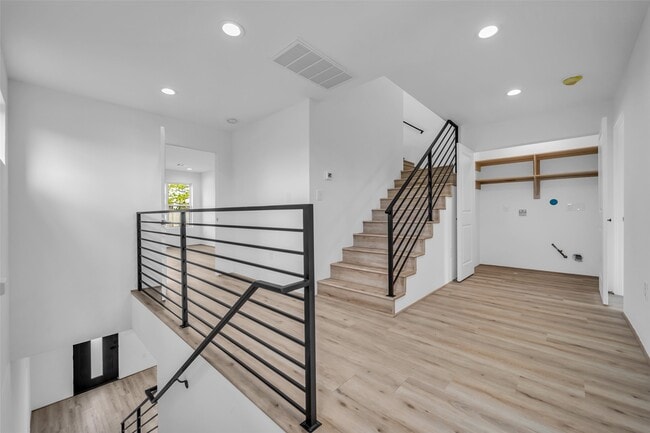 Building Photo - 15000 S Richmond Ave