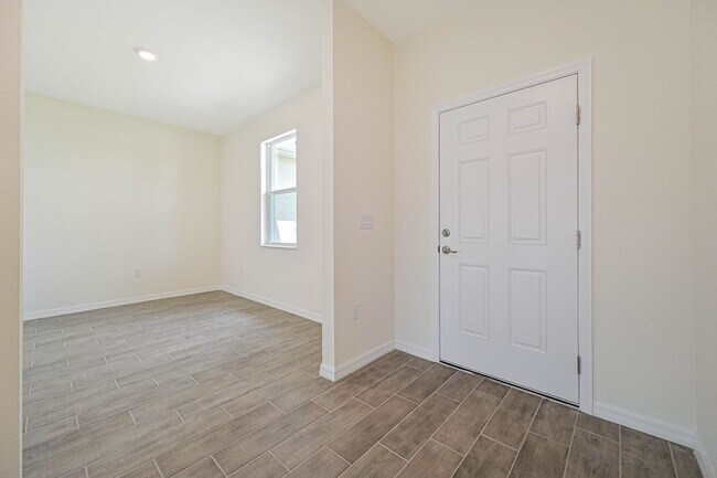 Building Photo - ** 3 + Den Home in NW Cape ~ 2 Car Garage **