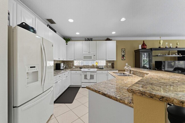 Building Photo - 8492 Breezy Oak Way