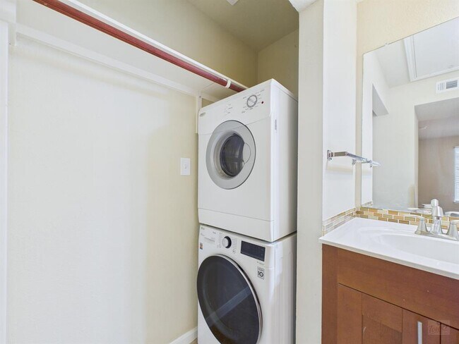 Building Photo - 7685 Northcross Dr