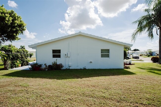 Building Photo - 2401 SW 11th Ave