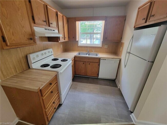 Building Photo - 3985 Nc 268 Highway E Unit