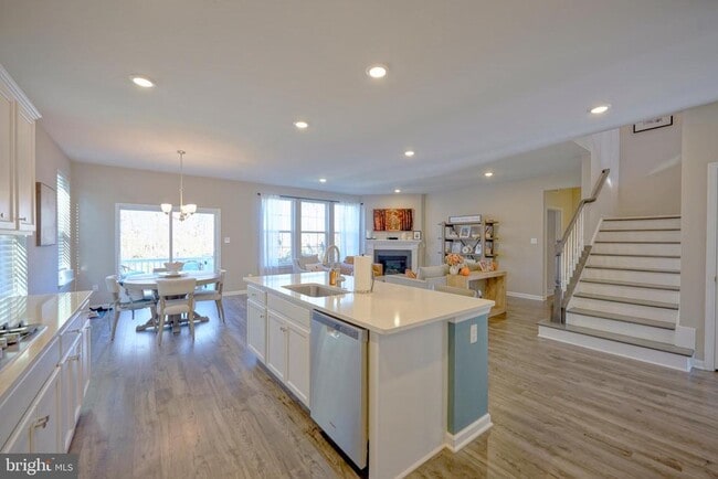 Building Photo - 65 Westmont Dr