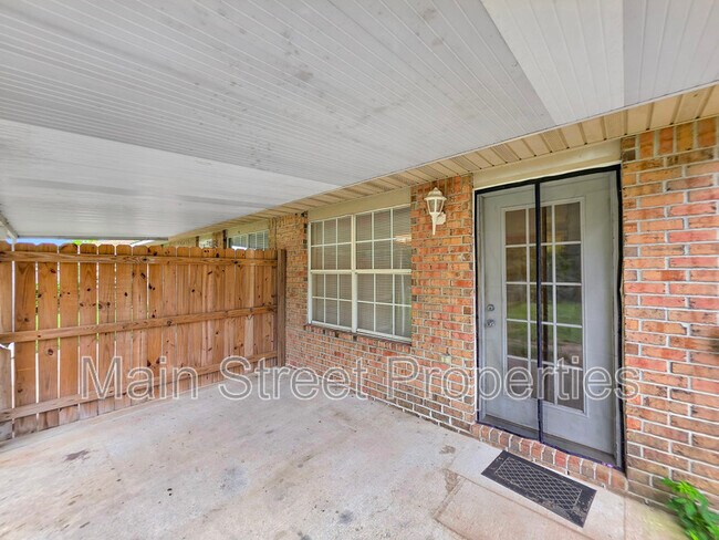Building Photo - 3359 Green Briar Cir