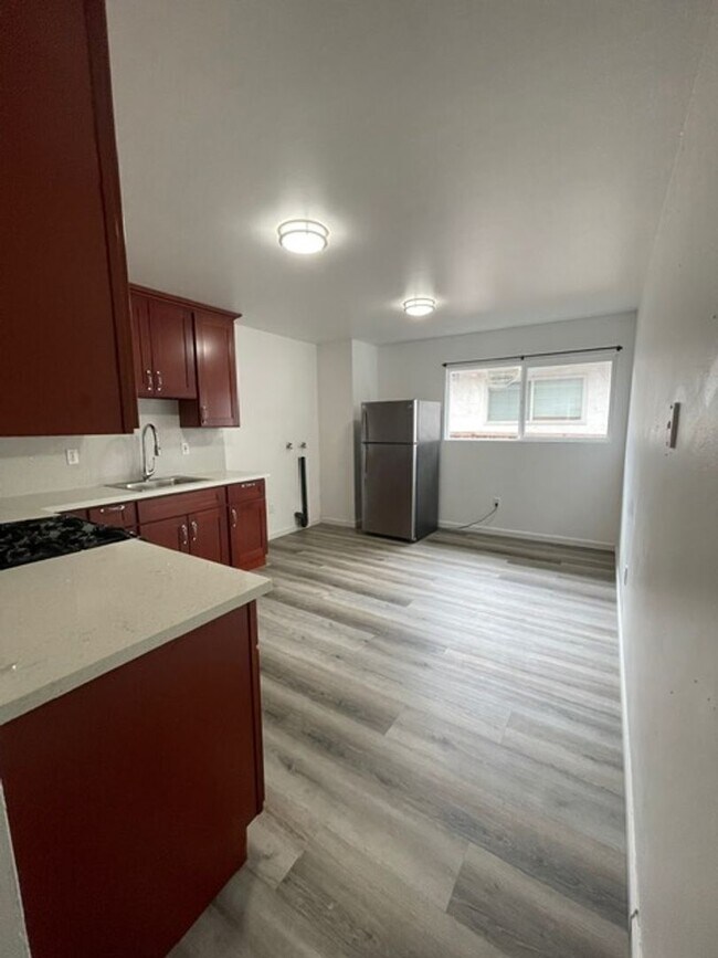 Building Photo - 2-Bedroom, 1-Bath Duet in Union City