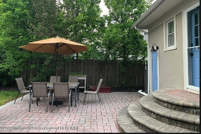 Building Photo - 817 Drummond Ave