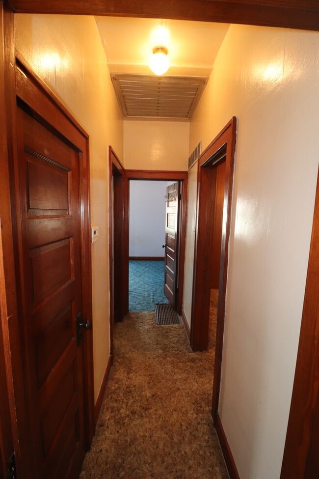 Building Photo - Spacious home for rent