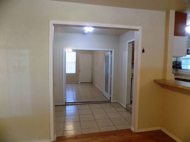 Building Photo - 636 W Norwood Ct
