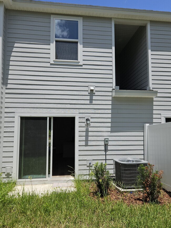 Building Photo - 717 Holly Lakes Dr