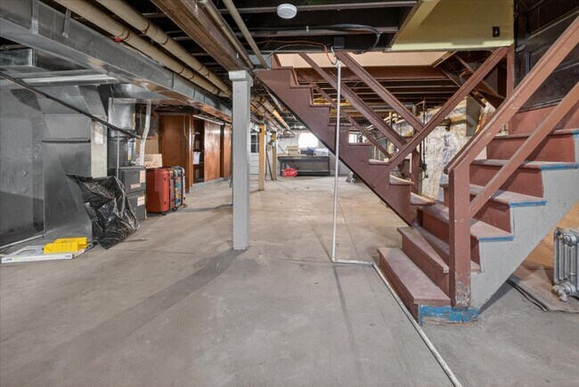 Building Photo - 736 Dover Pl