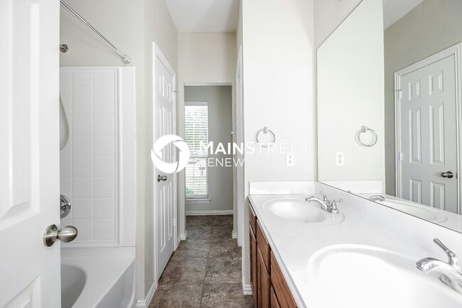 Building Photo - 3 Bedroom Pet-Friendly Home in Crowley, TX with Main Street Renewal