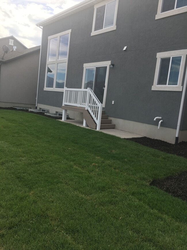 Building Photo - Beautiful Modern Home in Lehi w attached 2 car garage!