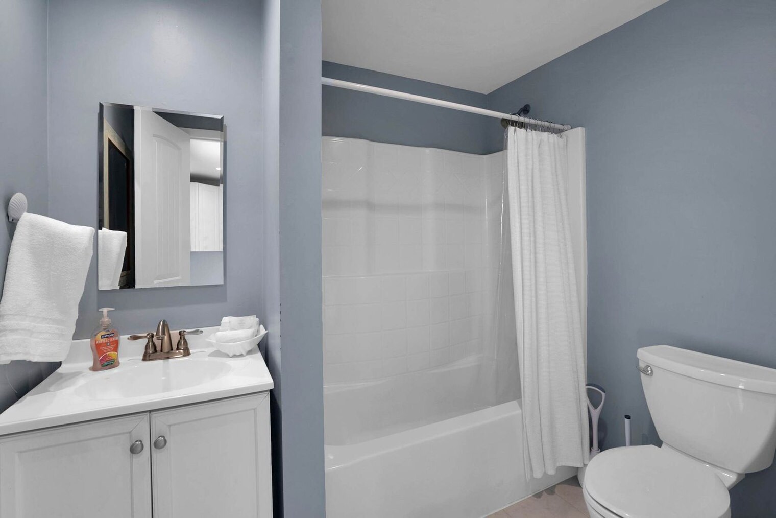 Building Photo - 4 Oak St