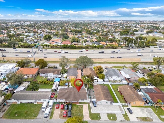 Building Photo - 310 SW 76th Ct