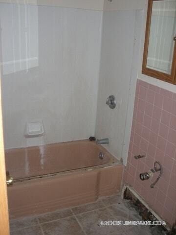 Building Photo - 110 Babcock St