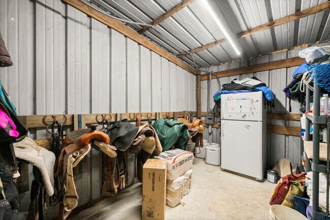 Building Photo - Country Living Rental on 26+ Acres!