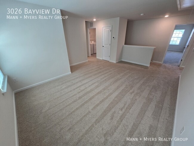 Building Photo - 3026 Bayview Dr
