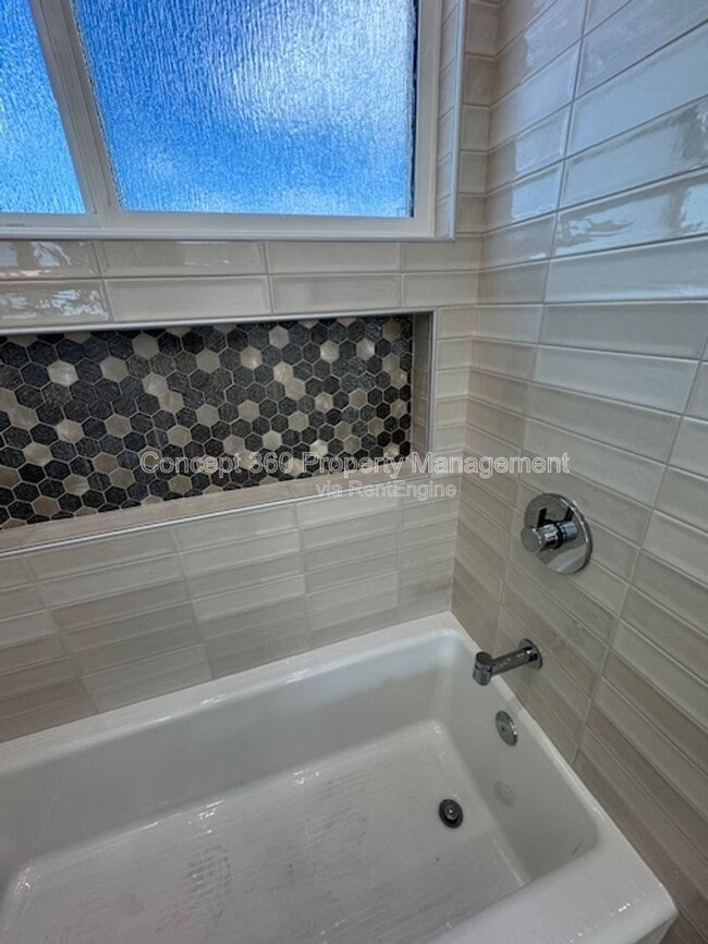 Building Photo - 6168 Briercrest Ave