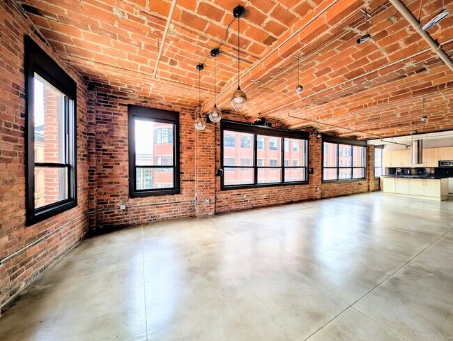 Building Photo - 121 Beach St