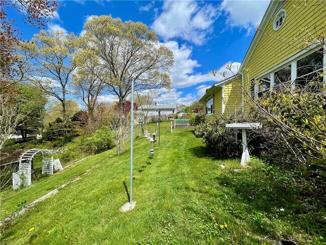 Building Photo - 54 Durfee Rd