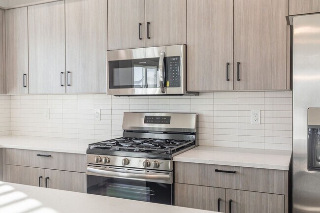 Building Photo - BRAND NEW 4 Bed 2.5 Bath Home