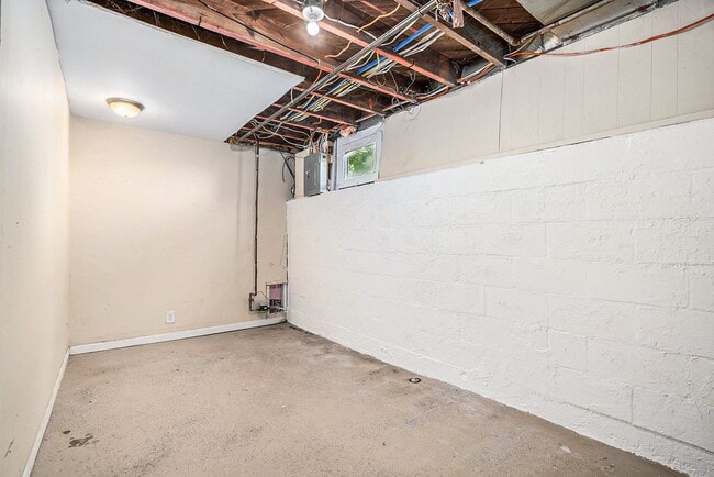 Building Photo - $1350 Eastwood 2-Bed/1-Bath Ranch, Basement, Large, Fenced yard - Ask about our no security depos...