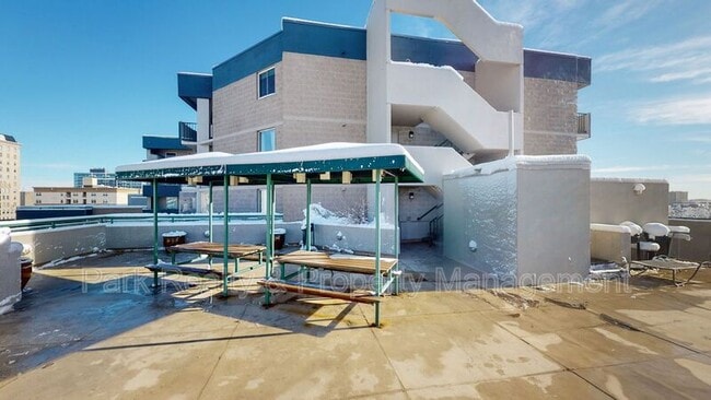 Building Photo - 601 W 11th Ave