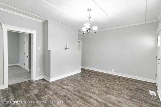 Building Photo - 306 Henley Ave