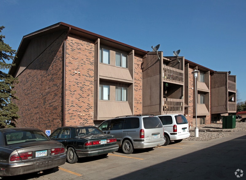 Primary Photo - Regency Apartments