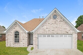 Building Photo - 1332 Custer Dr E