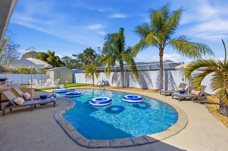 Building Photo - 12299 91st Ave N