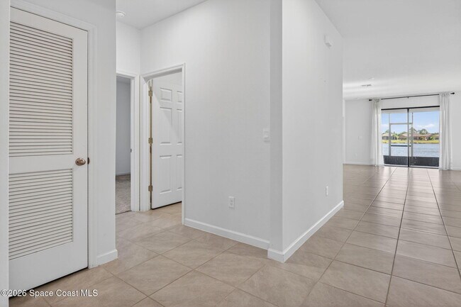 Building Photo - 830 Remington Green Dr SE