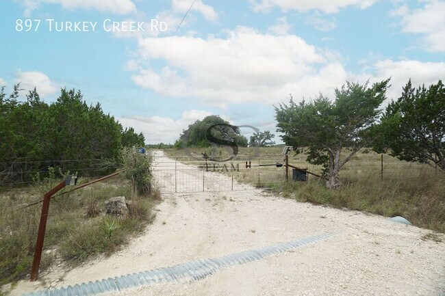 Building Photo - 897 Turkey Creek Rd