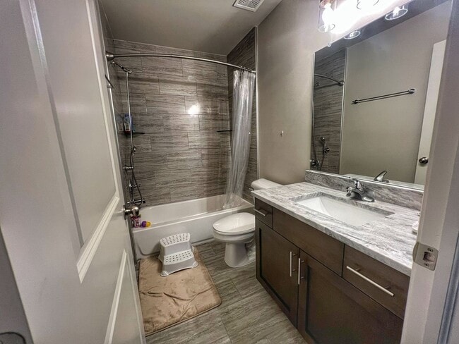 Building Photo - 13788 Grandeur Ave