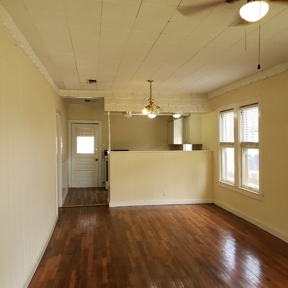 Building Photo - 817 Porter St