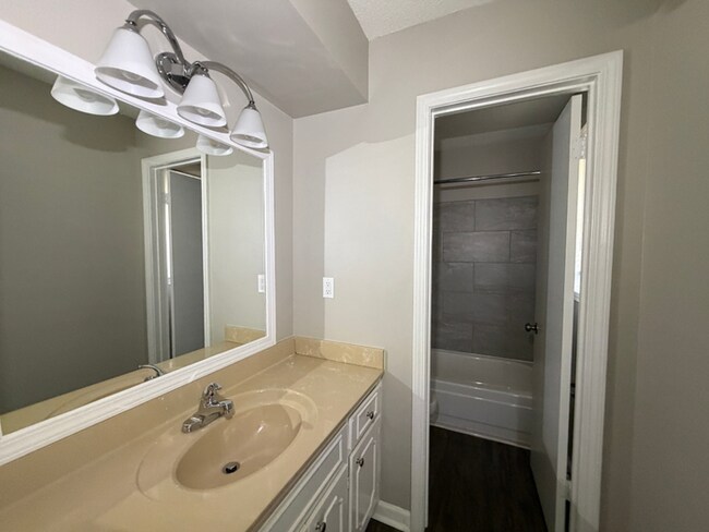 Building Photo - Charming 3BR/2BA Bartlett Area Home | Soaring High Ceilings, Brick Fireplace & Fenced Yard