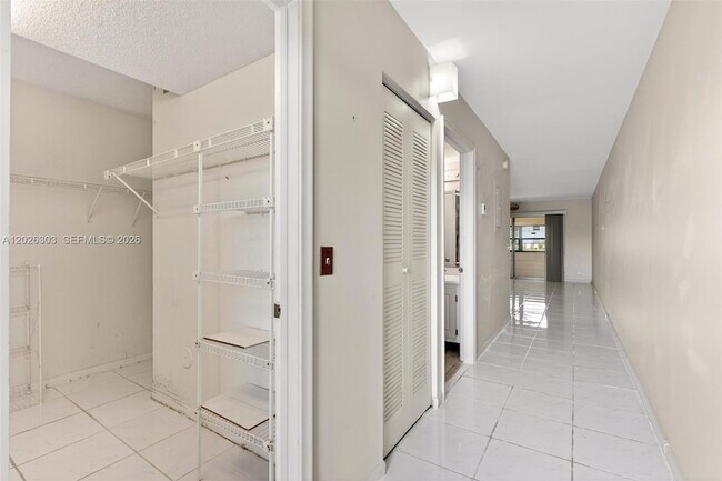 Building Photo - 1400 SW 124th Terrace