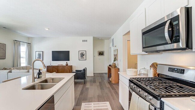 Building Photo - 406 Emily Dr