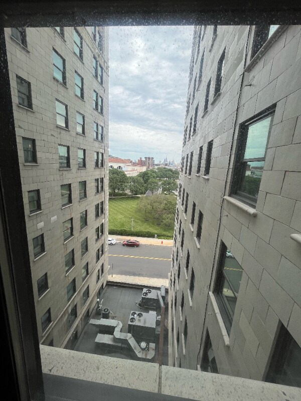 Building Photo - 15 E Kirby St