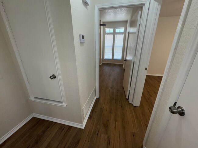 Building Photo - 3149 Tudor Ln