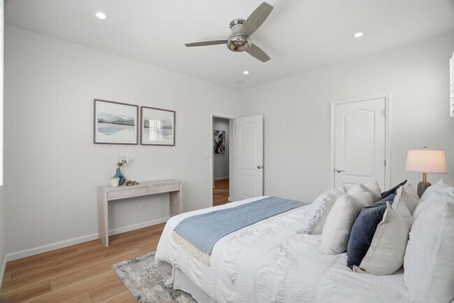 Building Photo - BRIGHT, OPEN RESIDENCE IN RIVERMARK HOME WITH EXCELLENT LAYOUT