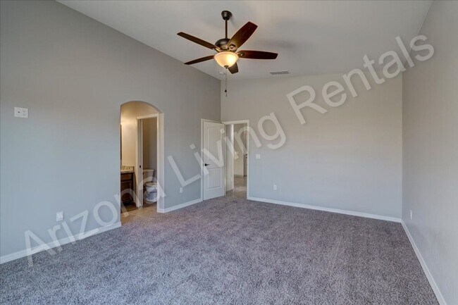 Building Photo - RV GARAGE HOME