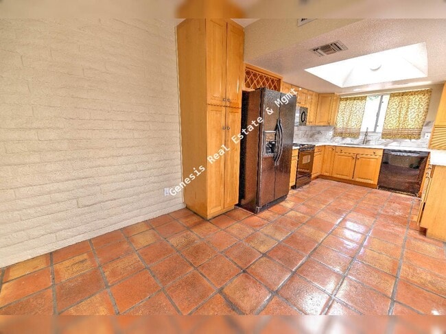 Building Photo - 4741 Calle Elegante