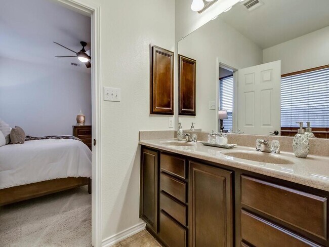 Building Photo - 1501 Lotus Flower Loop