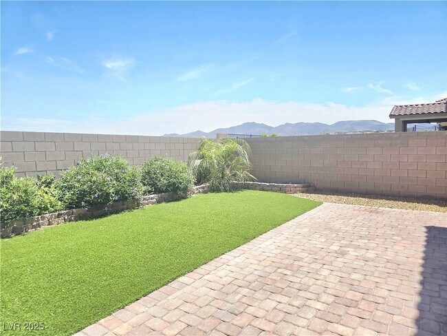 Building Photo - 2406 Bellinzona Pl
