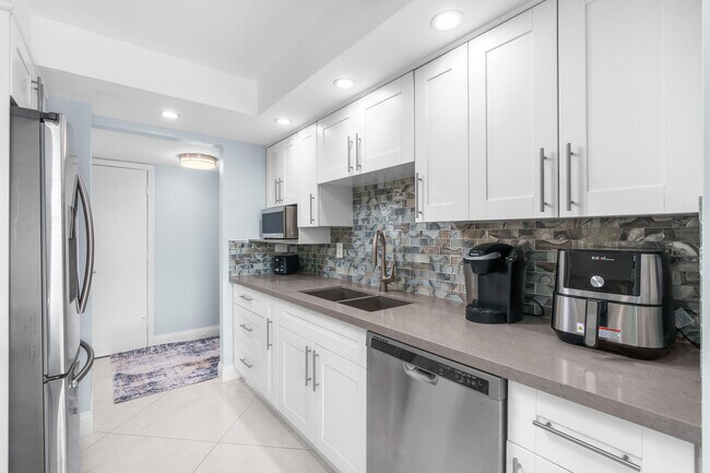 Building Photo - 950 Ponce De Leon Rd