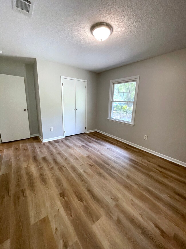 Building Photo - 129 El Ogden Dr